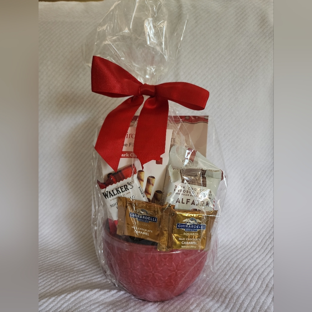 Nordic Nostalgia Holiday Snack Bowl Variety Gift Set 15.55 Ounce